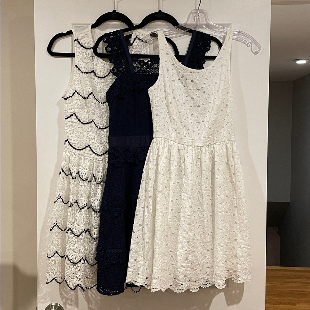 3 Aqua Sleeveless Dresses in White and Navy